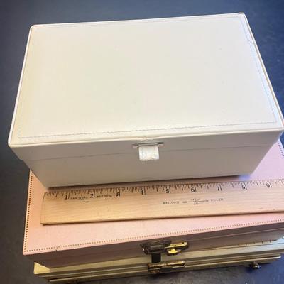 LOT 61: Jewelry Boxes