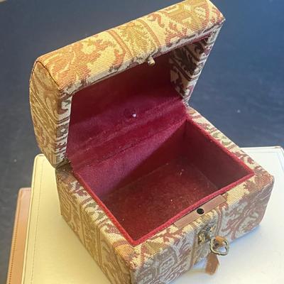 LOT 61: Jewelry Boxes