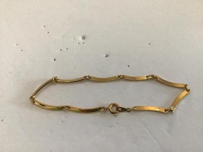 Dainty Gold Tone Bracelet