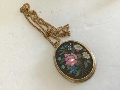 Vintage Avon Pendant and Gold Chain Tone. Pretty