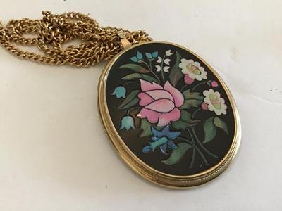 Vintage Avon Pendant and Gold Chain Tone. Pretty