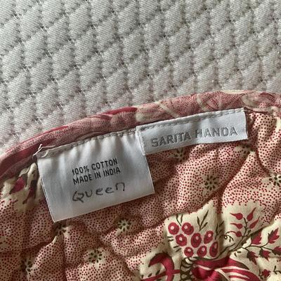 Sale Photo Thumbnail #1173: Scalloped edge on quilt/comforter and shams
Light pinks and reds with some green
Queen sized