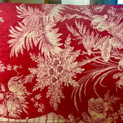 Sale Photo Thumbnail #1177: Scalloped edge on quilt/comforter and shams
Light pinks and reds with some green
Queen sized