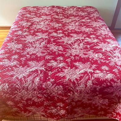 Sale Photo Thumbnail #1179: Scalloped edge on quilt/comforter and shams
Light pinks and reds with some green
Queen sized