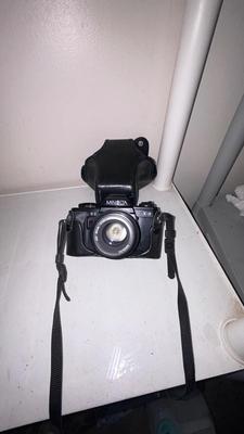 VTG MINOLTA 35 MM CAMERAS AND ACCESSORIES