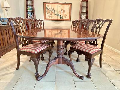Furniture - Chippendale Table & 8 Chairs Ball & Claw with 2 leaves. Excellent Condition