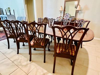 Furniture - Chippendale Table & 8 Chairs Ball & Claw with 2 leaves. Excellent Condition
