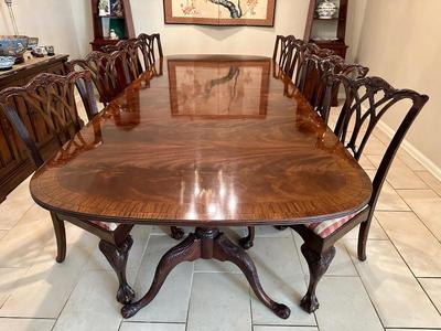 Furniture - Chippendale Table & 8 Chairs Ball & Claw with 2 leaves. Excellent Condition