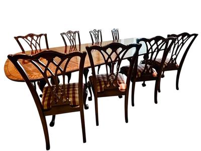 Furniture - Chippendale Table & 8 Chairs Ball & Claw with 2 leaves. Excellent Condition