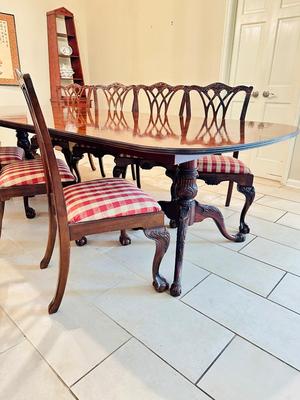 Furniture - Chippendale Table & 8 Chairs Ball & Claw with 2 leaves. Excellent Condition