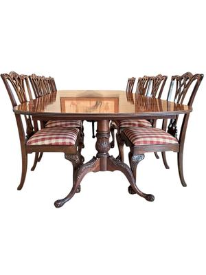 Furniture - Chippendale Table & 8 Chairs Ball & Claw with 2 leaves. Excellent Condition