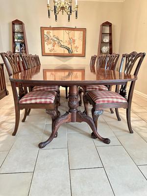 Furniture - Chippendale Table & 8 Chairs Ball & Claw with 2 leaves. Excellent Condition