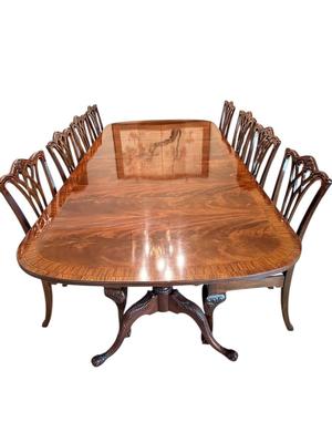 Furniture - Chippendale Table & 8 Chairs Ball & Claw with 2 leaves. Excellent Condition