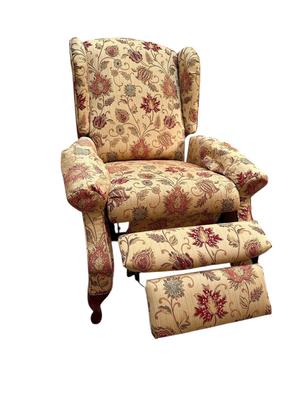 Furniture - Recliner & Magazine holder