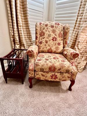 Furniture - Recliner & Magazine holder