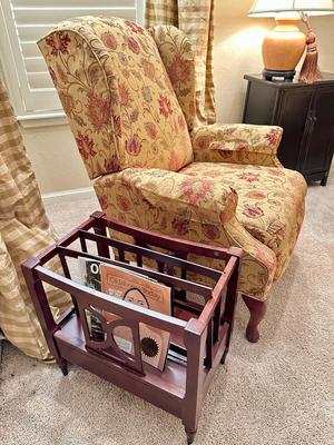 Furniture - Recliner & Magazine holder