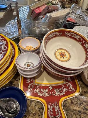 Kitchen Lot - General Kitchen - Plastic Dishware