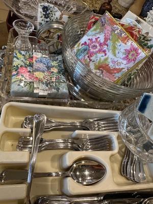 Kitchen Lot - General Kitchen - Plastic Dishware