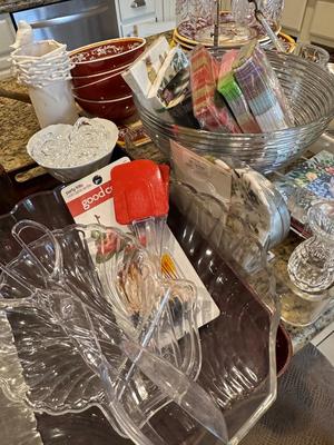 Kitchen Lot - General Kitchen - Plastic Dishware