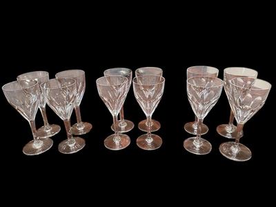 Crystal Stemware- St Louis Bristol Pattern Cut Panels 7" Wine set of 4 - 1 rim chip