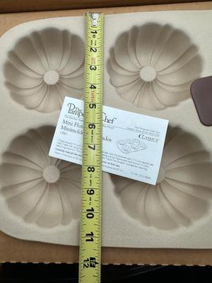 Pampered Chef Mini Fluted Pan – Family Heritage Stoneware