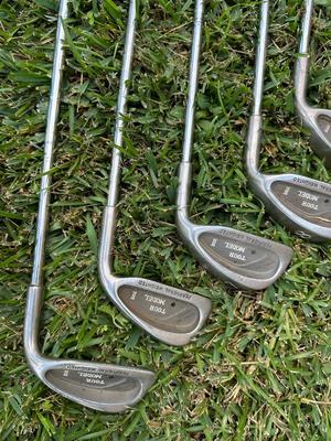 Vintage Golf Club Set with Hard-Shell Travel Case