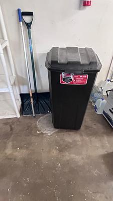 RUBBERMAID ROUGHNECK 42 GALLON TRASH CAN ON WHEELS, ARCTIC BLAST SNOW SHOVEL AND BLUE HAWK MULTI USE TELESCOPING POLE