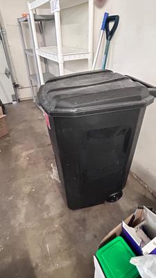 RUBBERMAID ROUGHNECK 42 GALLON TRASH CAN ON WHEELS, ARCTIC BLAST SNOW SHOVEL AND BLUE HAWK MULTI USE TELESCOPING POLE
