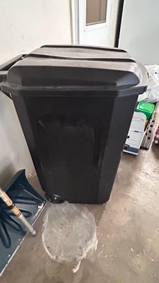 RUBBERMAID ROUGHNECK 42 GALLON TRASH CAN ON WHEELS, ARCTIC BLAST SNOW SHOVEL AND BLUE HAWK MULTI USE TELESCOPING POLE