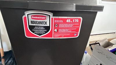 RUBBERMAID ROUGHNECK 42 GALLON TRASH CAN ON WHEELS, ARCTIC BLAST SNOW SHOVEL AND BLUE HAWK MULTI USE TELESCOPING POLE