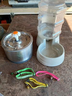 Pet drinking fountain - an automatic water / food dispenser and three little collars with bells -