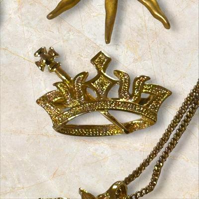 Costume Jewelry Lot of Gold Colored PIeces