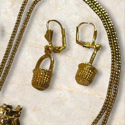 Costume Jewelry Lot of Gold Colored PIeces