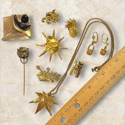Costume Jewelry Lot of Gold Colored PIeces
