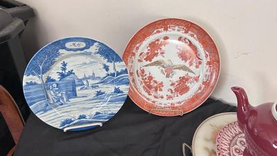 AN ASSORTMENT OF COLLECTOR'S PLATES, CHINA AND TEAPOTS