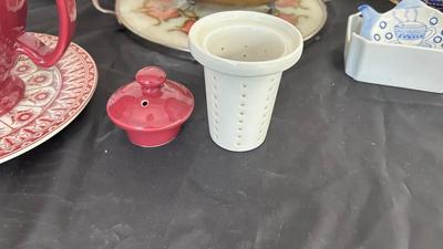 AN ASSORTMENT OF COLLECTOR'S PLATES, CHINA AND TEAPOTS