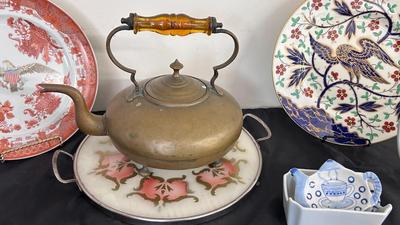 AN ASSORTMENT OF COLLECTOR'S PLATES, CHINA AND TEAPOTS