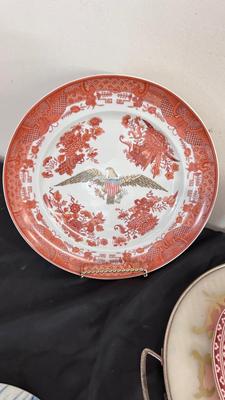 AN ASSORTMENT OF COLLECTOR'S PLATES, CHINA AND TEAPOTS