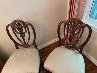 DINING ROOM TABLE WITH 2 ARM CHAIRS, 6 SIDE CHAIRS AND 3 TABLE LEAVES