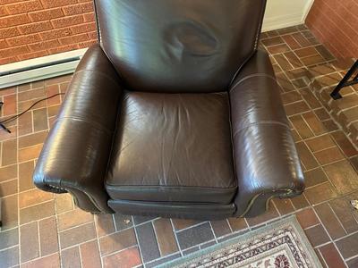 “BARCALOUNGER” LEATHER RECLINER