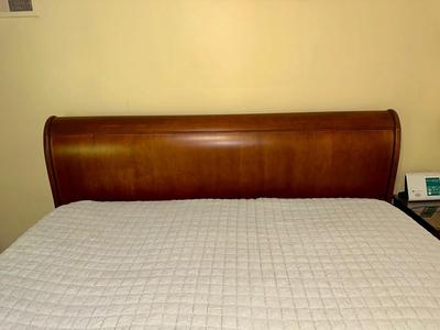 ETHAN ALLEN “CHLOE” SLEIGH STYLE KING BED WITH “PURPLE.3” MATTRESS