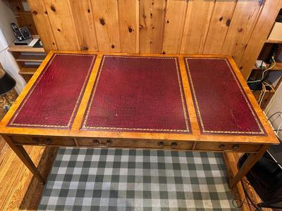 3 PANEL LEATHER TOP DESK WITH 3 DRAWERS PLUS ADJUSTABLE DESK CHAIR