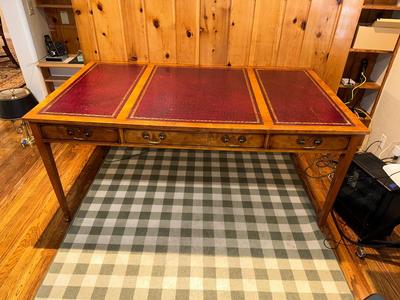 3 PANEL LEATHER TOP DESK WITH 3 DRAWERS PLUS ADJUSTABLE DESK CHAIR