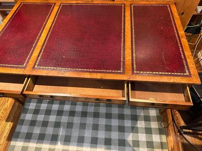 3 PANEL LEATHER TOP DESK WITH 3 DRAWERS PLUS ADJUSTABLE DESK CHAIR