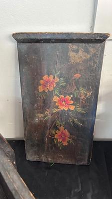 FALL IS IN THE AIR FOR THESE PRETTY IN SEASONAL DECORATIONS AND A LOVELY ANTIQUE WOODEN BOX