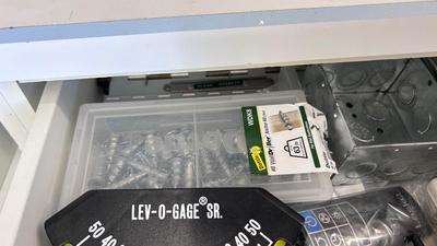 178 GARAGE DRAWER FULL OF NEEDFUL THINGS