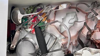 CUTCO KNIVES, A PORCELAIN JUICER, COOKIE CUTTERS AND OTHER HANDY UTENSILS