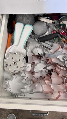CUTCO KNIVES, A PORCELAIN JUICER, COOKIE CUTTERS AND OTHER HANDY UTENSILS