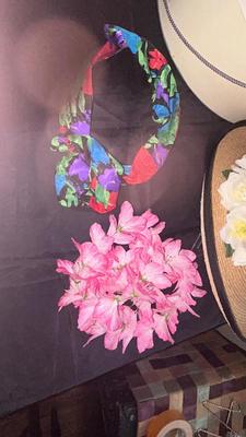 LOVEY LADIES HATS AND VTG HAT BOX