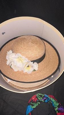 LOVEY LADIES HATS AND VTG HAT BOX